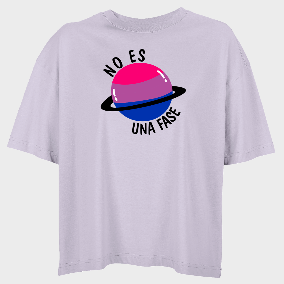 Camiseta oversize mujer para el orgullo LGBTIQA+ diseño No Es Una Fase