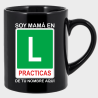 Taza negra para el día de la madre diseño En practicas