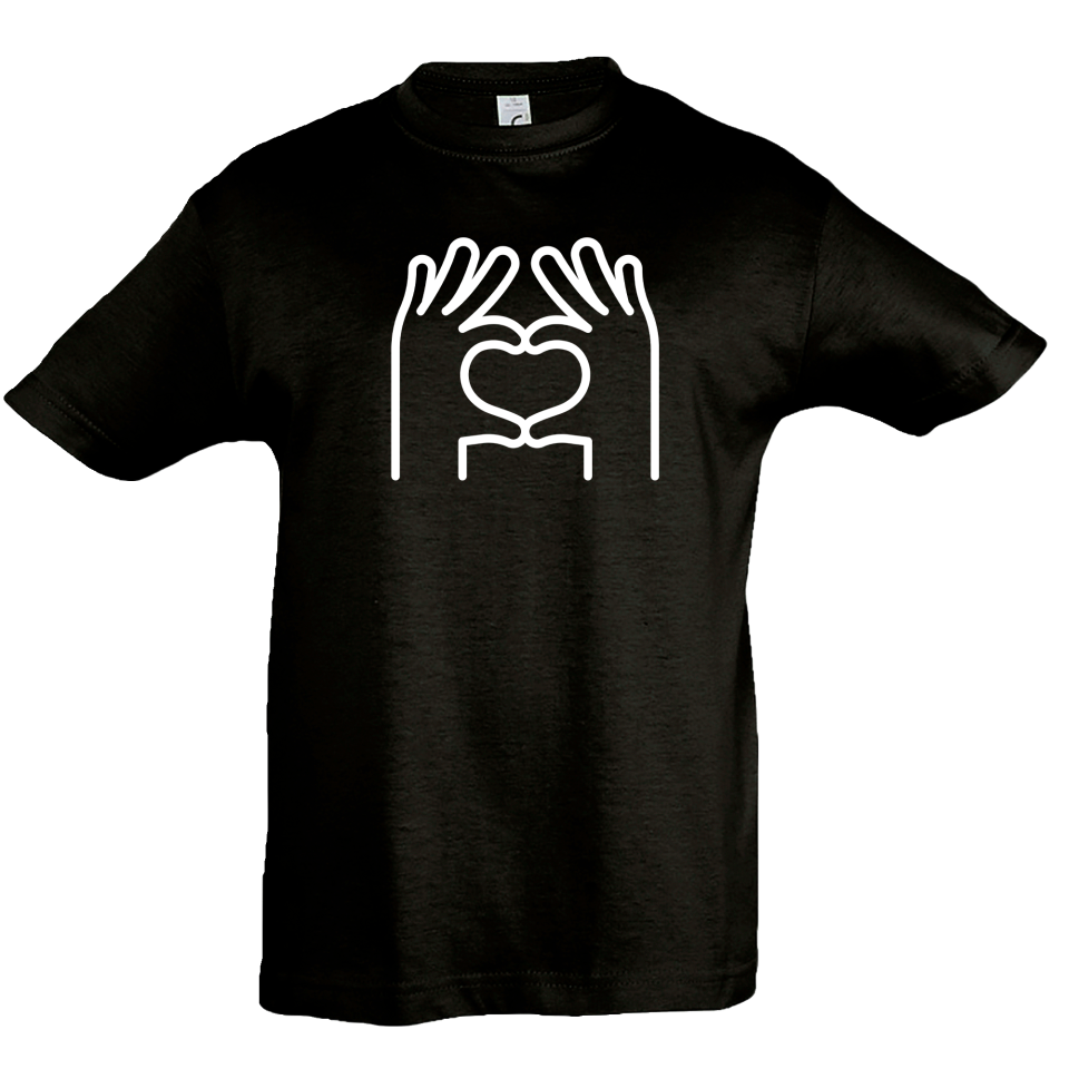 Camiseta infantil manos formando corazón