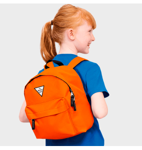 Mochila infantil con parche triangular personalizada