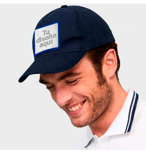 Gorra con parche personalizado